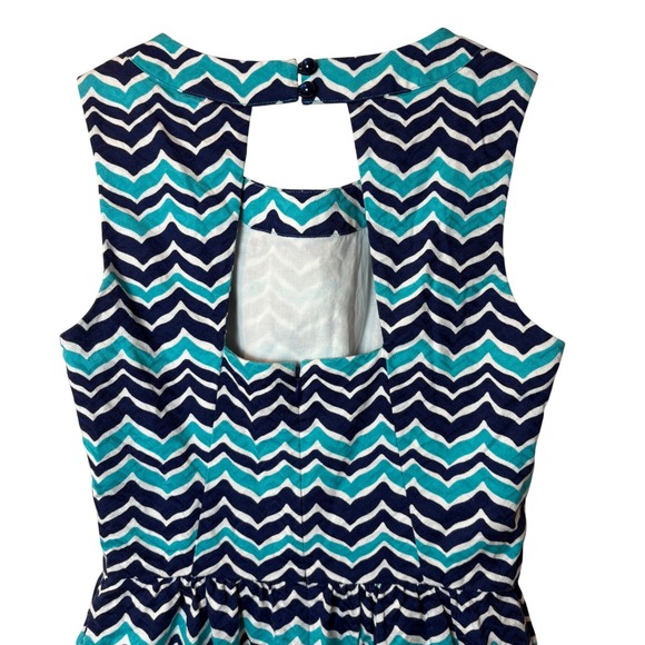 Vineyard Vines Fit & Flare Dress Chevron Blue White Open Back Size 4 Preppy EUC - Picture 7 of 11